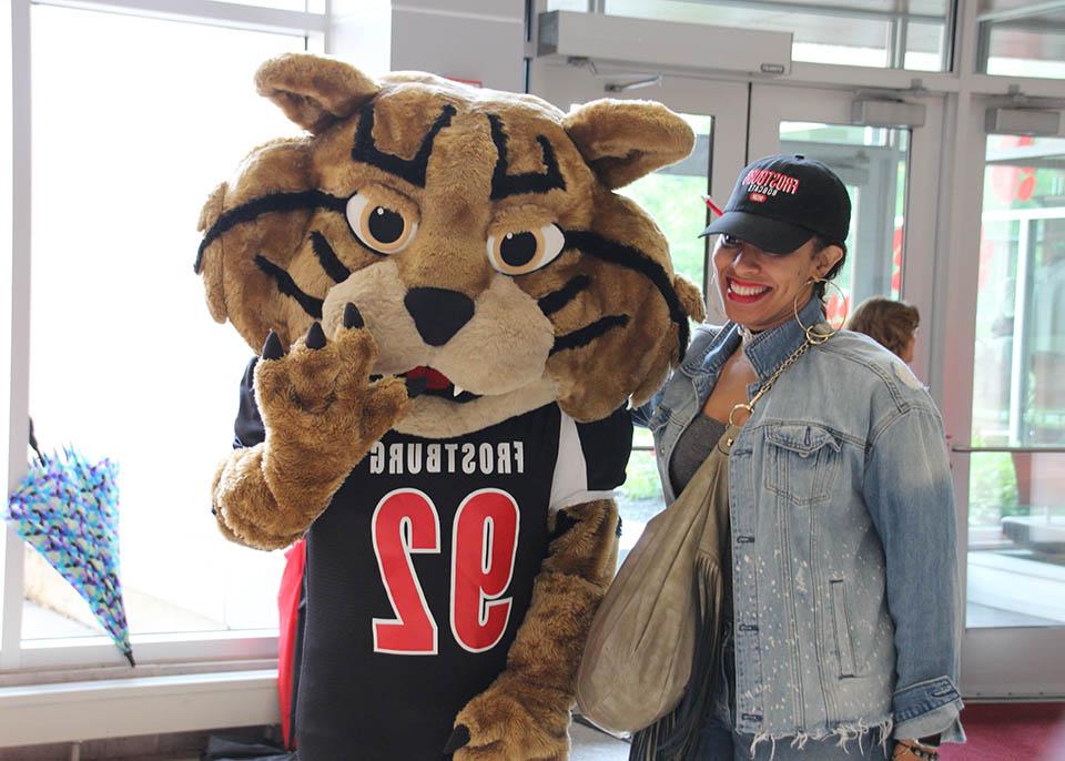 FSU mom and bobcat mascot